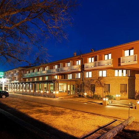 Hotel Pagony Wellness Nyiregyhaza Ngoại thất bức ảnh