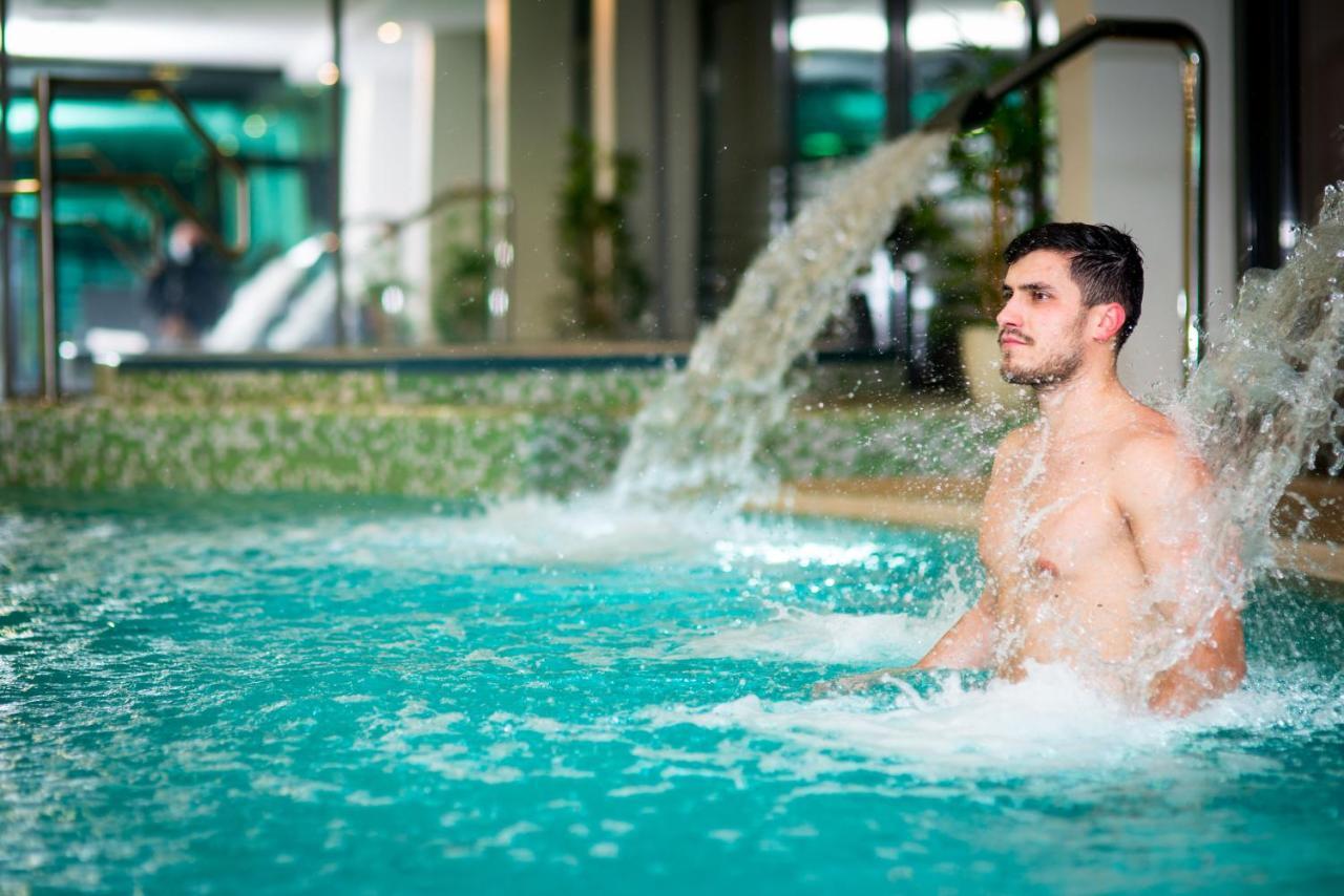 Hotel Pagony Wellness Nyiregyhaza Ngoại thất bức ảnh