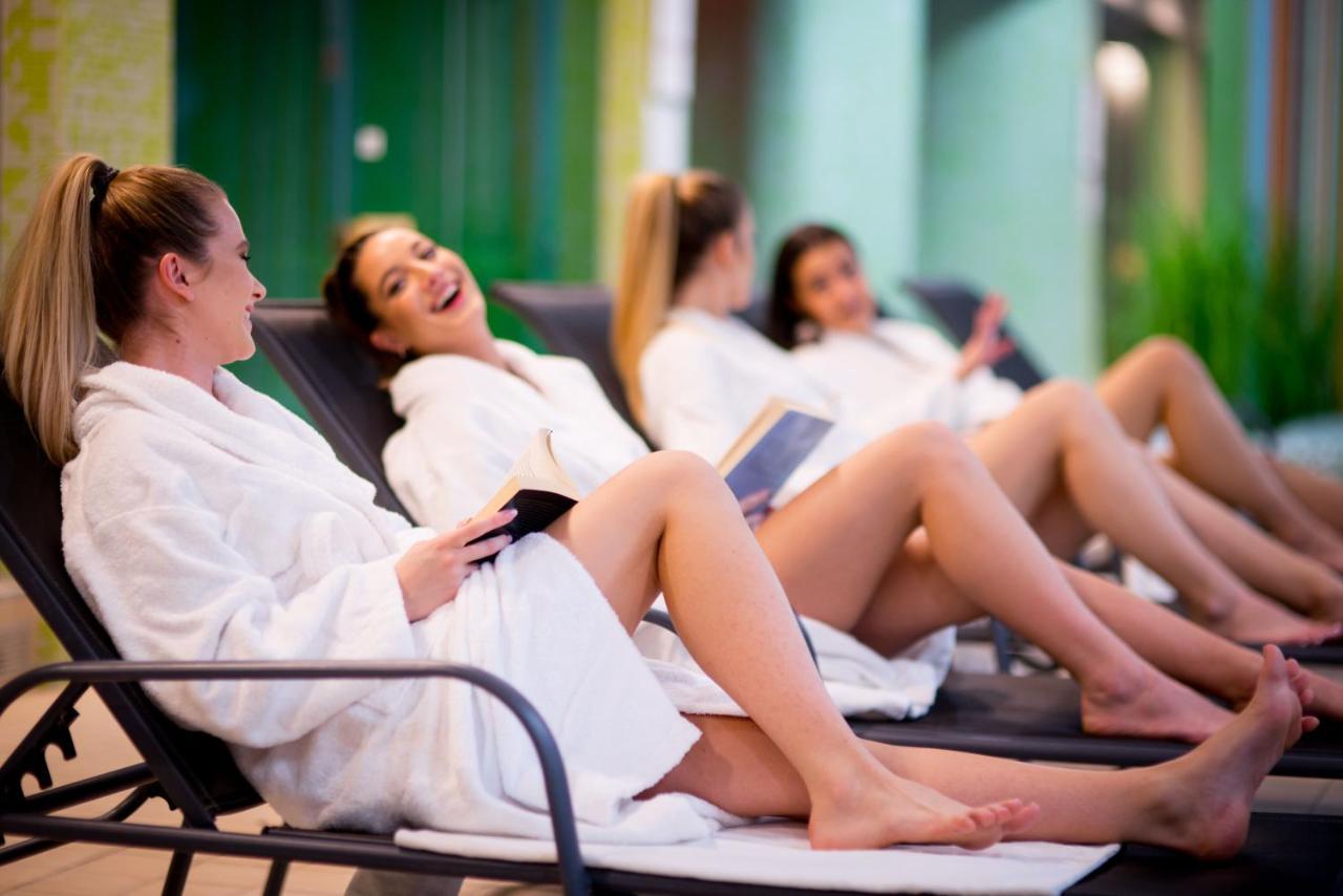 Hotel Pagony Wellness Nyiregyhaza Ngoại thất bức ảnh