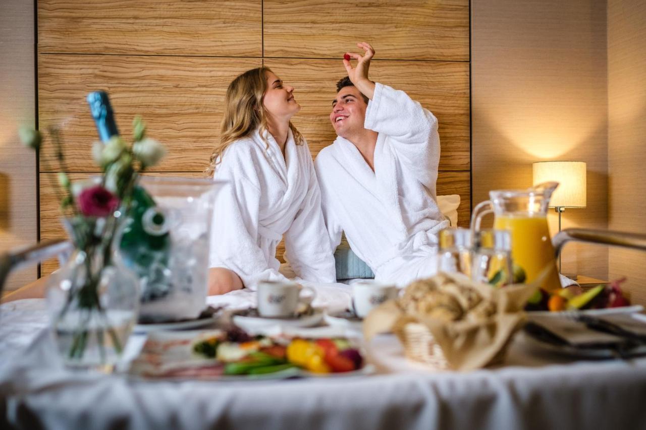 Hotel Pagony Wellness Nyiregyhaza Ngoại thất bức ảnh