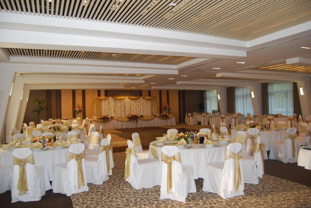 Hotel Pagony Wellness Nyiregyhaza Ngoại thất bức ảnh