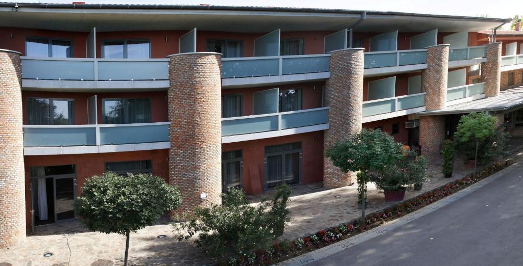 Hotel Pagony Wellness Nyiregyhaza Ngoại thất bức ảnh