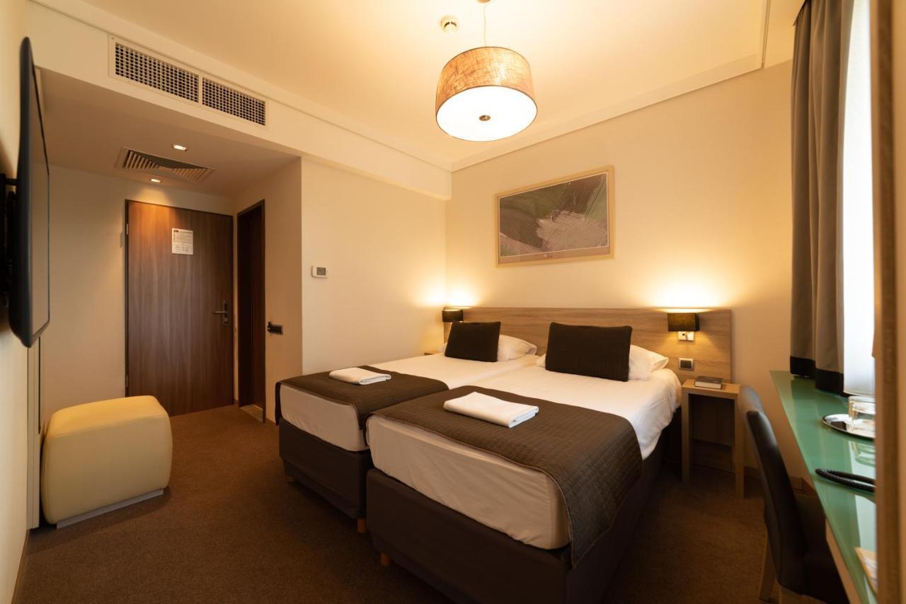 Hotel Pagony Wellness Nyiregyhaza Ngoại thất bức ảnh
