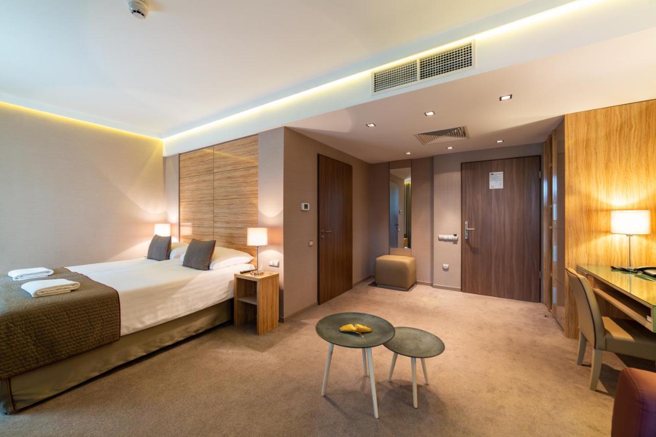 Hotel Pagony Wellness Nyiregyhaza Ngoại thất bức ảnh