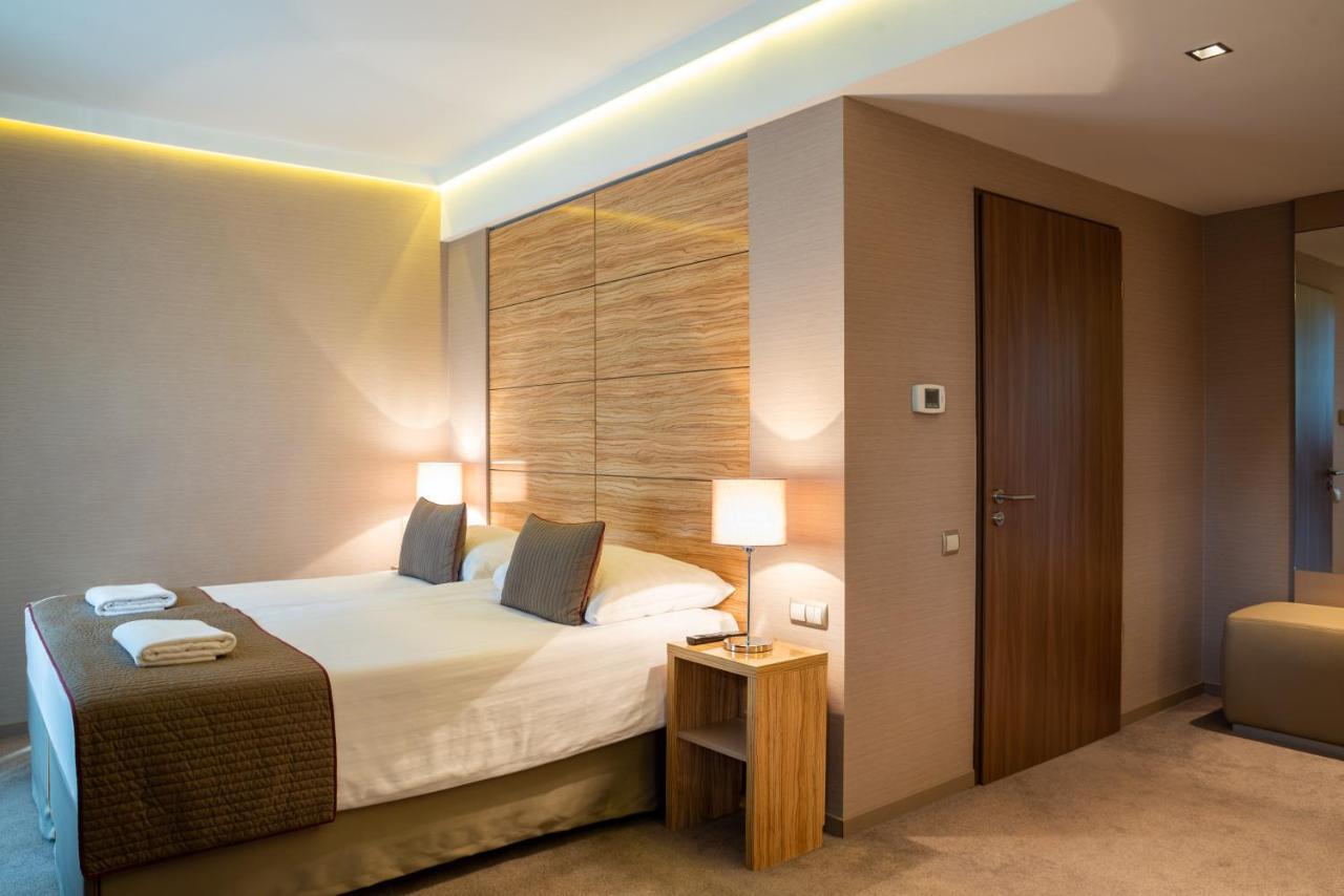 Hotel Pagony Wellness Nyiregyhaza Ngoại thất bức ảnh