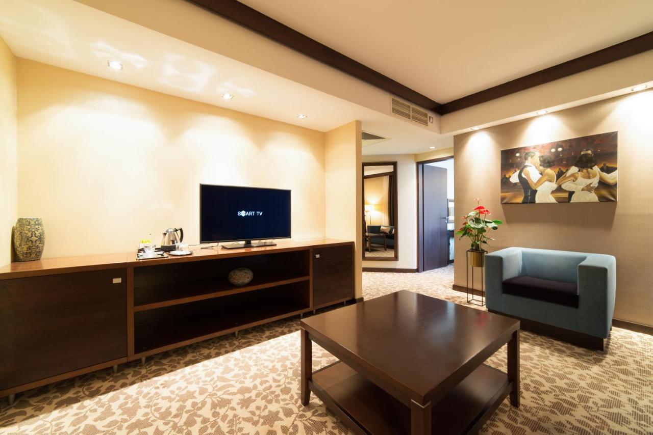 Hotel Pagony Wellness Nyiregyhaza Ngoại thất bức ảnh