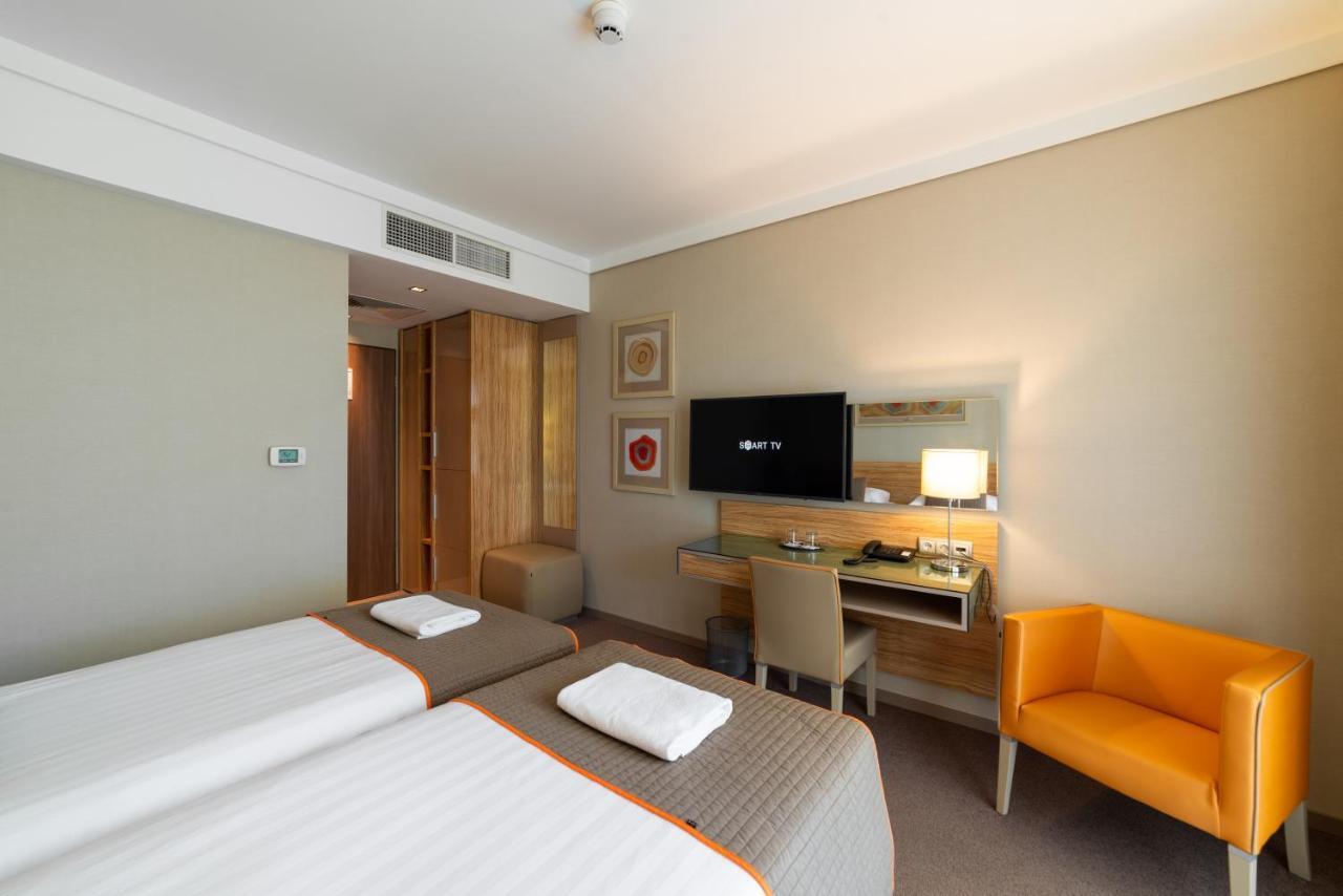 Hotel Pagony Wellness Nyiregyhaza Ngoại thất bức ảnh